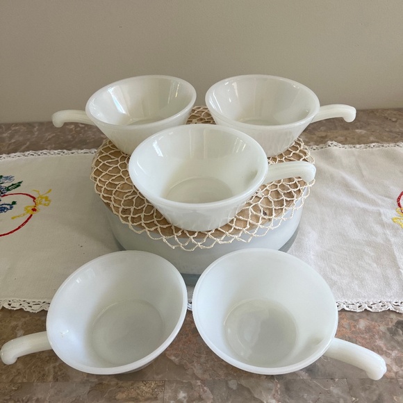 5 Vintage Fire-King Milk Glass Soup Bowls - Picture 1 of 3